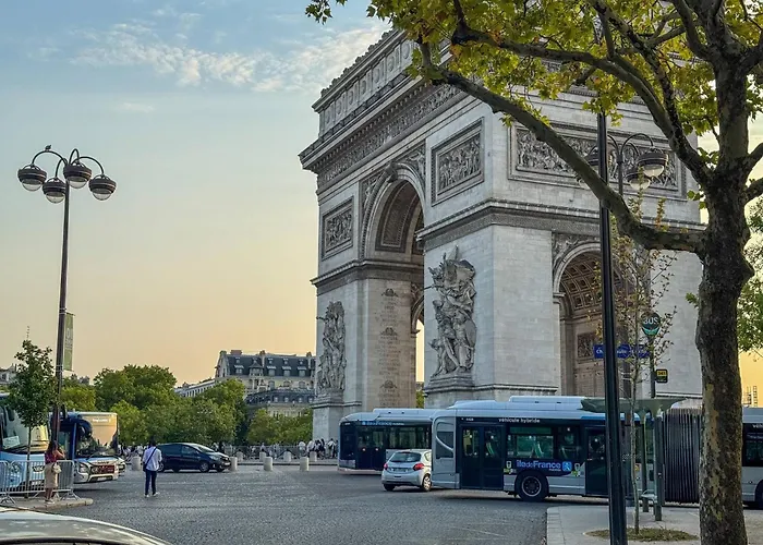 Between The Arc De Triomphe And The Sacr-cur Апартаменты Париж