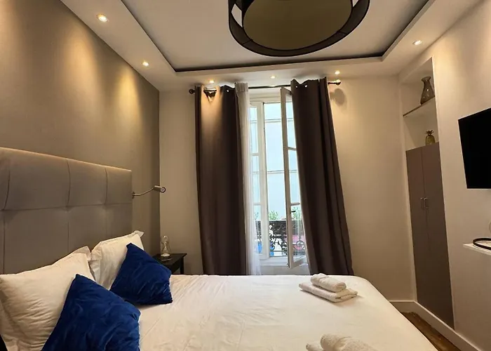 Between The Arc De Triomphe And The Sacr-cur Апартаменты *