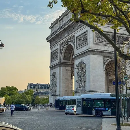 Between The Arc De Triomphe And The Sacr-cur Apartment Paris